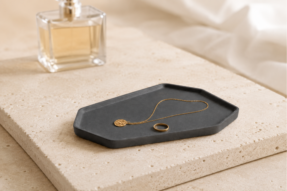 Plateau KORA en béton minéral – Plateau décoratif, vide-poche design et plateau à bijoux