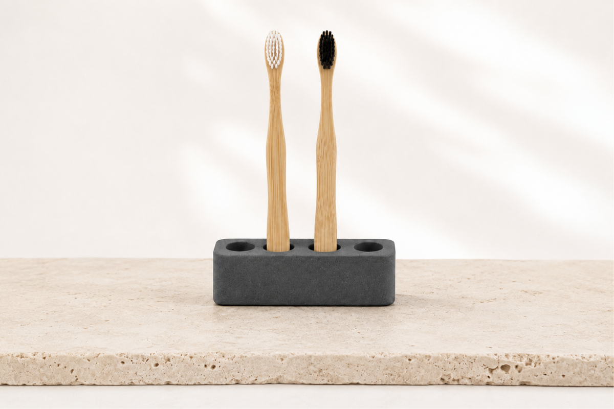 Porte-brosse à dents 4 trous ROC QUAD en béton minéral – Support pour 4 brosses à dents manuelles • 6 couleurs Minérale