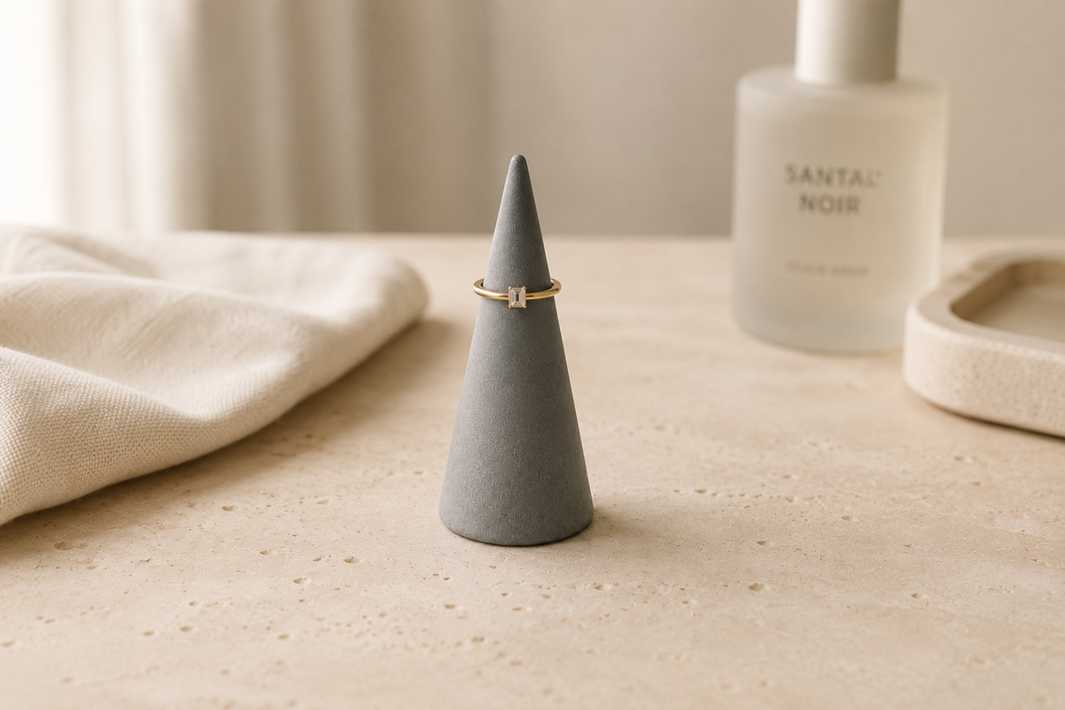Porte-bague SILO en béton minéral – Support à bagues design